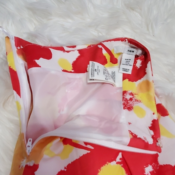 LIKE NEW, H&M PLEATED LINED SKIRT - Picture 4 of 5